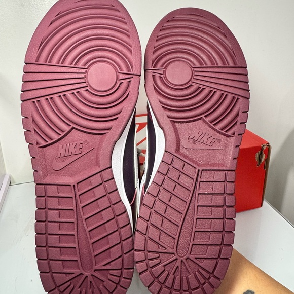 NIKE DUNK LOW - DARK BEETROOT / BURGUNDY ASH 
SIZE 7.5 MENS / 9 WOMENS - Picture 4 of 6